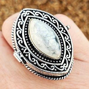 New Oversized Howlite 925 Silver Poison Ring.